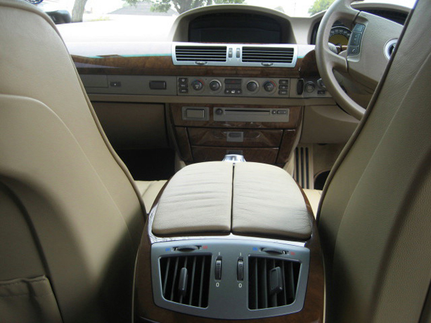 BMW 7 Series photo